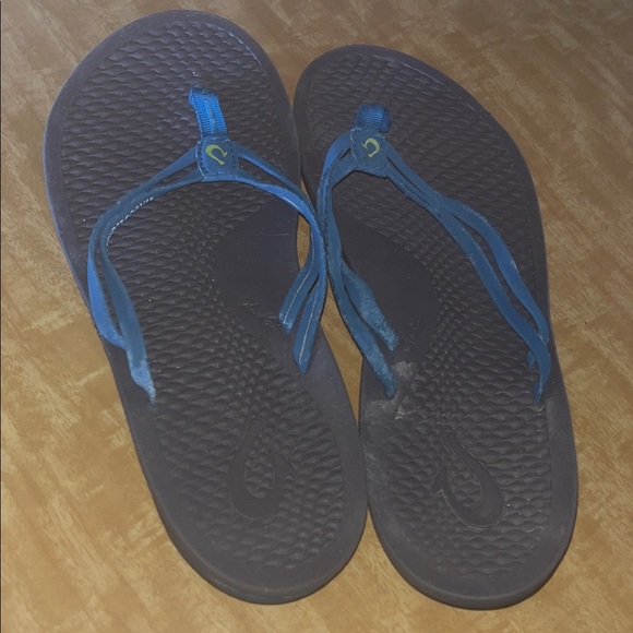 OluKai Blue and Black Sandals size 7 - Picture 3 of 8